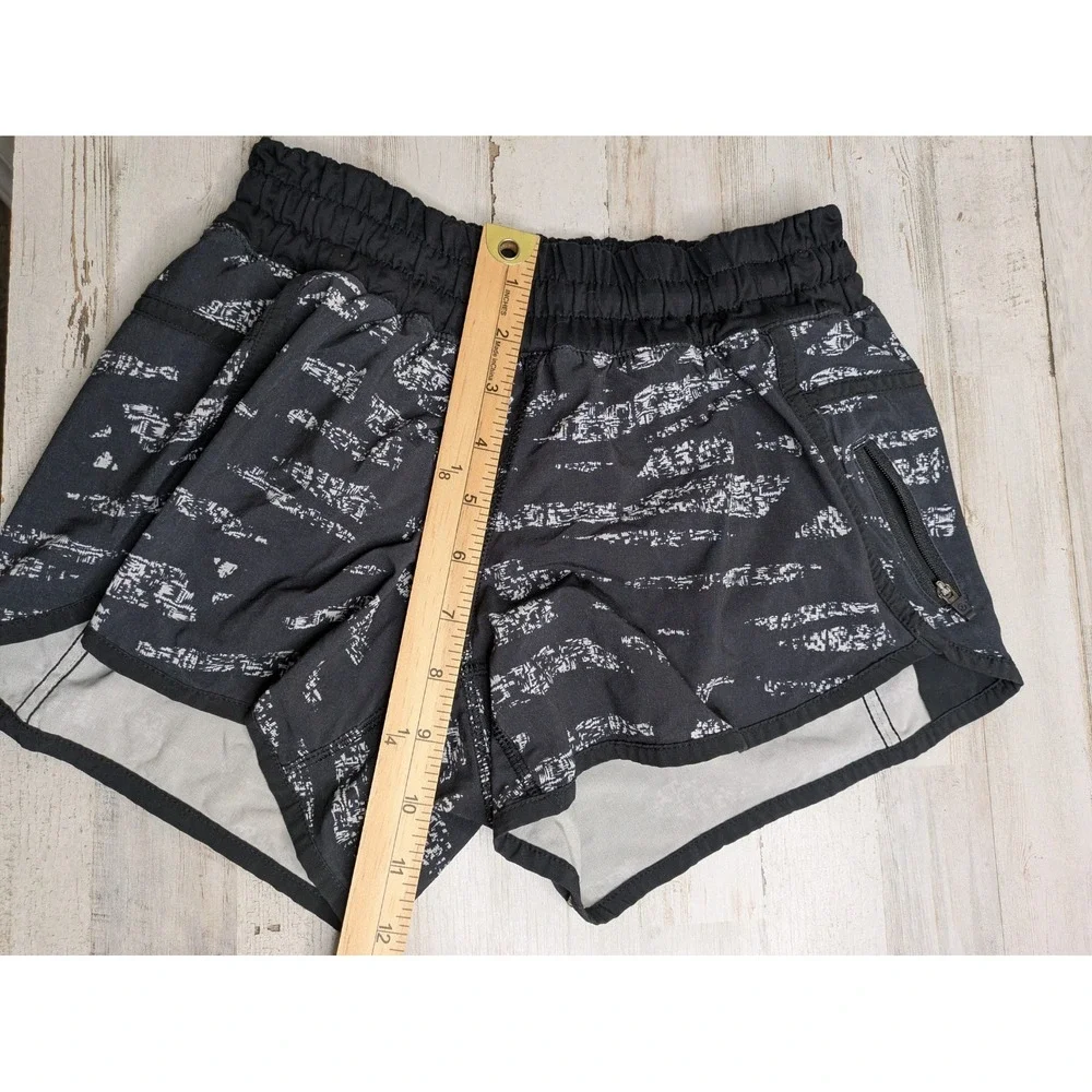 Lululemon Womens Sz 4 Tracker Low Rise Shorts 4